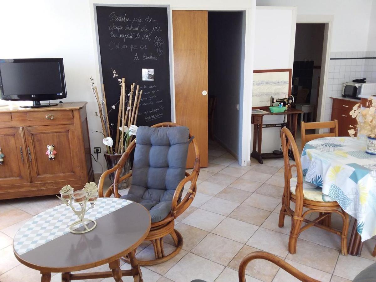 Le Gite Du Poire Molere Exterior foto